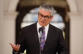 Ministro Marcel aborda la crisis en Medio Oriente y anticipa alza del precio de las bencinas