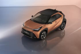 Toyota Aygo X, el compacto híbrido que se roba las miradas por su bajo consumo