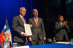 Kast firma proyectos para ampliar retención de migrantes irregulares y castigar traslados ilegales: “Tenemos que dejar de normalizar que da lo mismo cumplir la ley”
