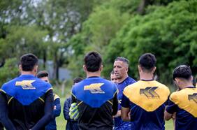 Lucas Barrios se pone el buzo: exgoleador de Colo Colo inicia su carrera como DT en Paraguay