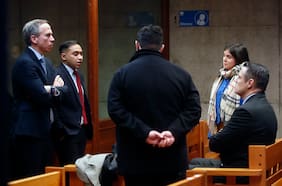 Diputados UDI y Republicanos asisten a inicio del juicio contra excarabinero Sebastián Zamora