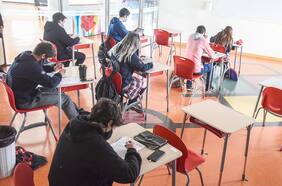 Mineduc proyecta que el 21% de colegios con 4° año medio estará en las aulas en próximas semanas