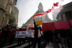 Gobierno argentino anuncia alza del 40% en transporte público de Buenos Aires en medio de advertencias de estallido social