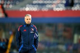 Eduardo Vargas sigue penando en la U: Gustavo Álvarez no cede y presiona a Azul Azul para traer un delantero