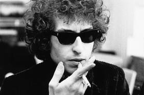 Bob Dylan a remate: subasta de material de archivo incluye manuscrito original de una de sus canciones