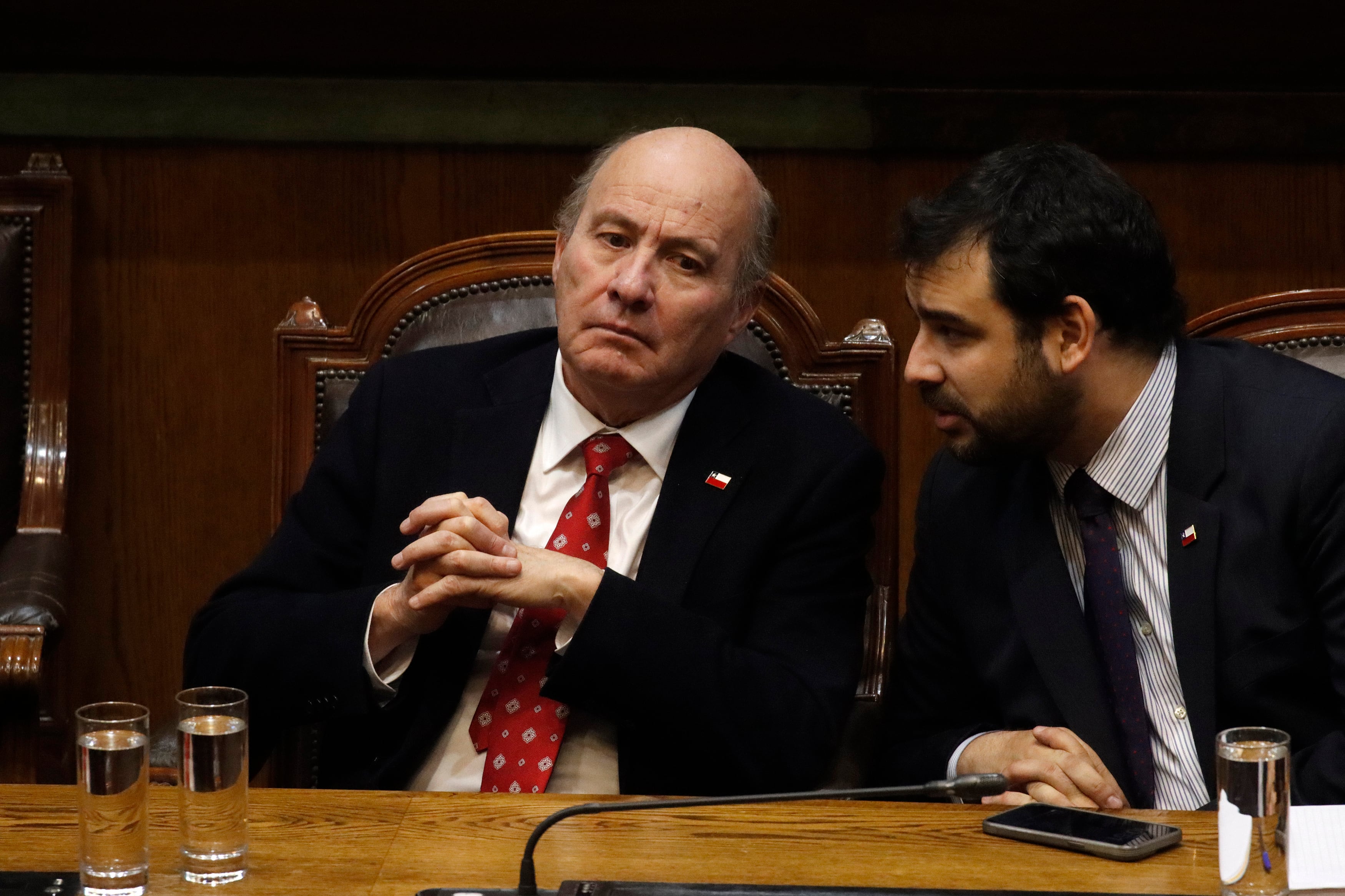 Gobierno se abre a legislar cambio al secreto bancario vía judicial tras reñida votación en el Senado y golpe al Tren de Aragua