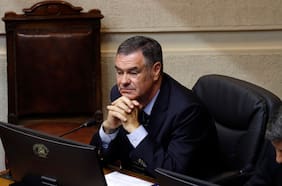 Ossandón pide ayuda a Boric para activar reforma a “supersueldos” de funcionarios del Congreso