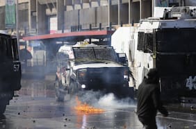 Día del Trabajador: Carabineros reporta ocho detenidos en manifestaciones, uno de ellos apuntó a personal policial con un arma