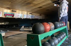 “Primero fue lo del Happyland; y ahora véanlo por televisión”: la incansable lucha del bowling para tener público en Santiago 2023