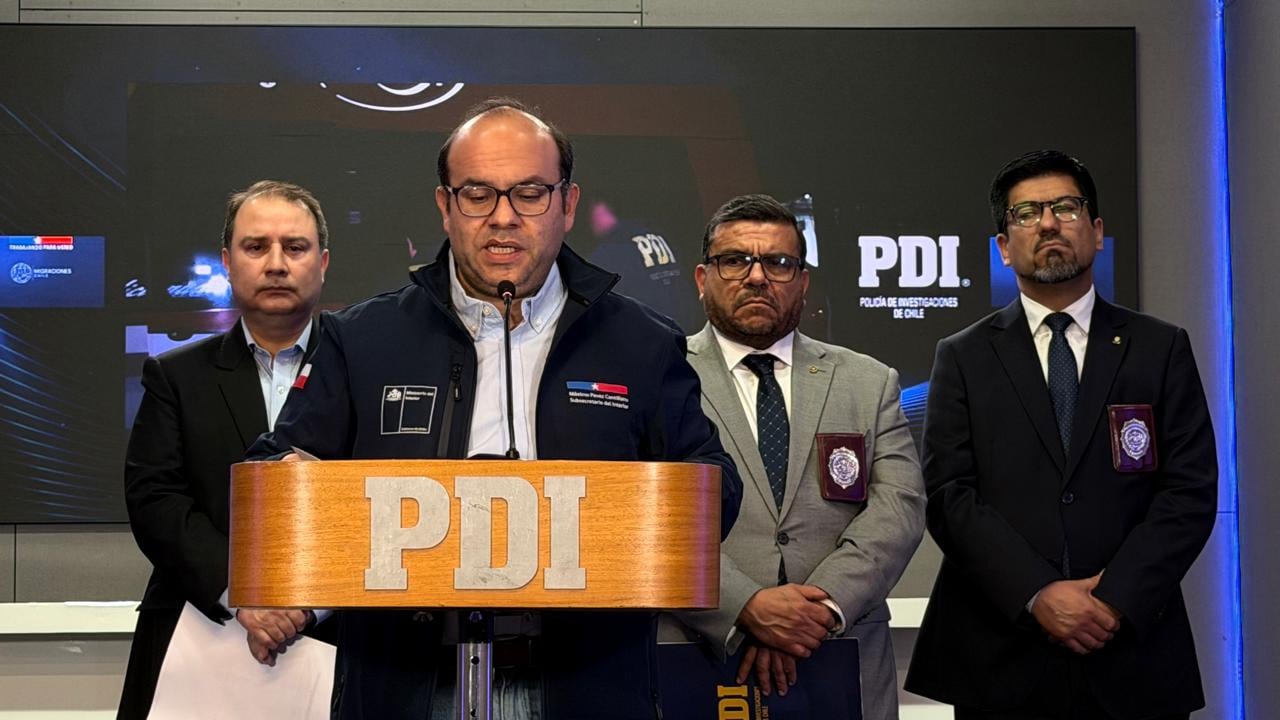 Gobierno cifra en 1.874 extranjeros expulsados este año tras realizar el décimo vuelo de expulsión con 56 extranjeros