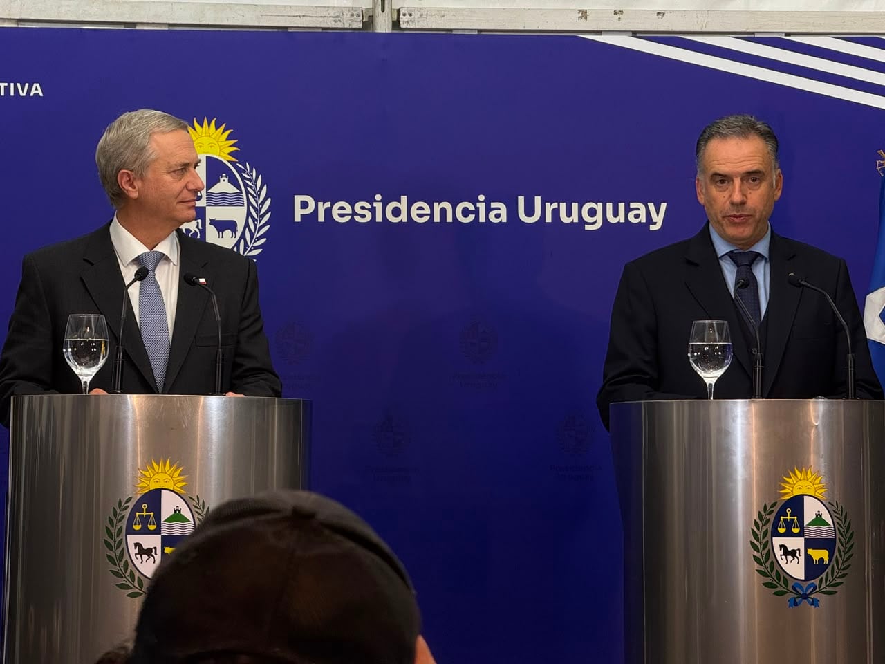 Kast aterriza en Uruguay y se reúne con su par Yamandú Orsi en su primera visita a un jefe de Estado de signo político distinto