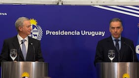 Kast aterriza en Uruguay y se reúne con su par Yamandú Orsi en su primera visita a un jefe de Estado de signo político distinto