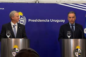 Kast aterriza en Uruguay y se reúne con su par Yamandú Orsi en su primera visita a un jefe de Estado de signo político distinto