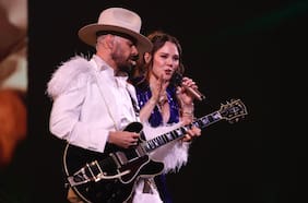 El manual romántico de Jesse & Joy desata la euforia de Viña ante un juvenil “Monstruo”