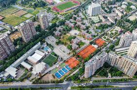 Canchas de tenis vs. viviendas sociales: la batalla ideológica de Cerro Colorado