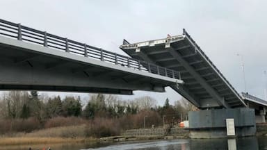 Puente Cau Cau: Empresa constructora Azvi demanda nuevamente al Fisco por el cobro de pólizas