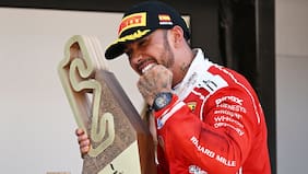 Lewis Hamilton rompe su maleficio con Ferrari en Barcelona: aprovecha el retiro de Antonelli y gana una carrera tras dos años