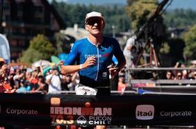 Récord nacional y una participación especial: Diego Moya y Kristel Kobrich se toman el Ironman 70.3 de Pucón