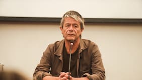 Emmanuel Carrère en Chile: “Roberto Bolaño no sólo inspira admiración: es como un hermano”
