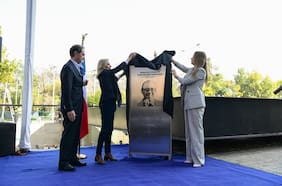 Las Condes conmemora 35 años del asesinato de Jaime Guzmán con nueva placa en su memorial