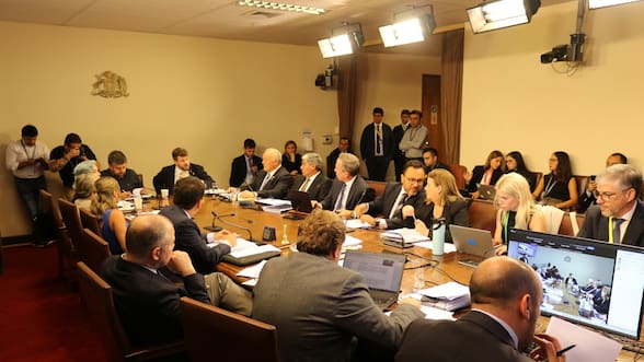 Gobierno sufre nuevo revés en su insistencia con levantar el secreto bancario