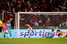 Inter del titular Charles Aránguiz vence al Bolívar de Ronnie Fernández y es el primer semifinalista de la Libertadores