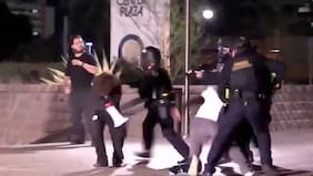 Imágenes sensibles: policía dispara en el rostro a joven en protesta contra agentes del ICE