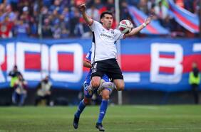 ¿Culpa del mal estado de la cancha del Monumental?: Colo Colo confirma grave lesión de César Fuentes