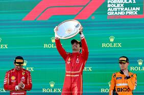 Carlos Sainz se impone en un Gran Premio de Australia marcado por el desafortunado abandono de Verstappen