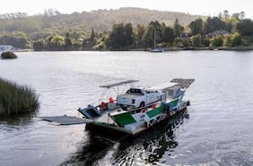Sin tripulación y 100% automática: la barcaza Laurelia ya presta servicio en Valdivia