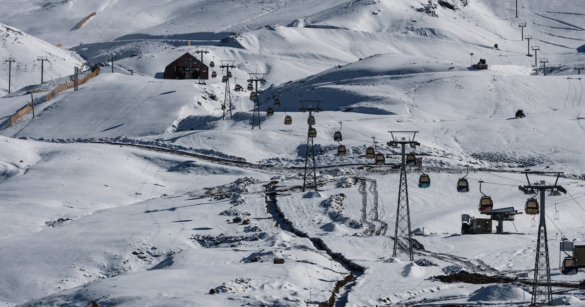 Rescatan a turista estadounidense atrapado en Valle Nevado tras ignorar señalizaciones
