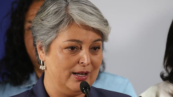 Jara insiste en emplazar a Kast por dichos de Meza sobre indultos y advierte “un retroceso para la sociedad chilena”