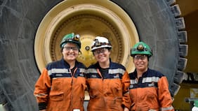 Más mujeres en faena: las iniciativas que están cambiando la composición de las industrias tradicionales