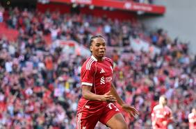 Con un emotivo homenaje a Diogo Jota: el Liverpool regresa a Anfield con un increíble golazo de su nueva joya de 16 años