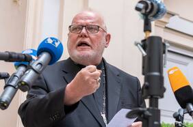 El Papa rechaza dimisión de cardenal alemán que denunció la gestión de los abusos sexuales