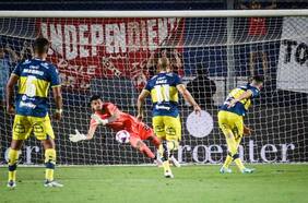 Everton tiene una noche amarga ante Independiente en Argentina