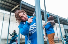 Limpieza, pintura y lijado: cómo 270 jóvenes cambiaron vacaciones por servicio comunitario y misiones de invierno
