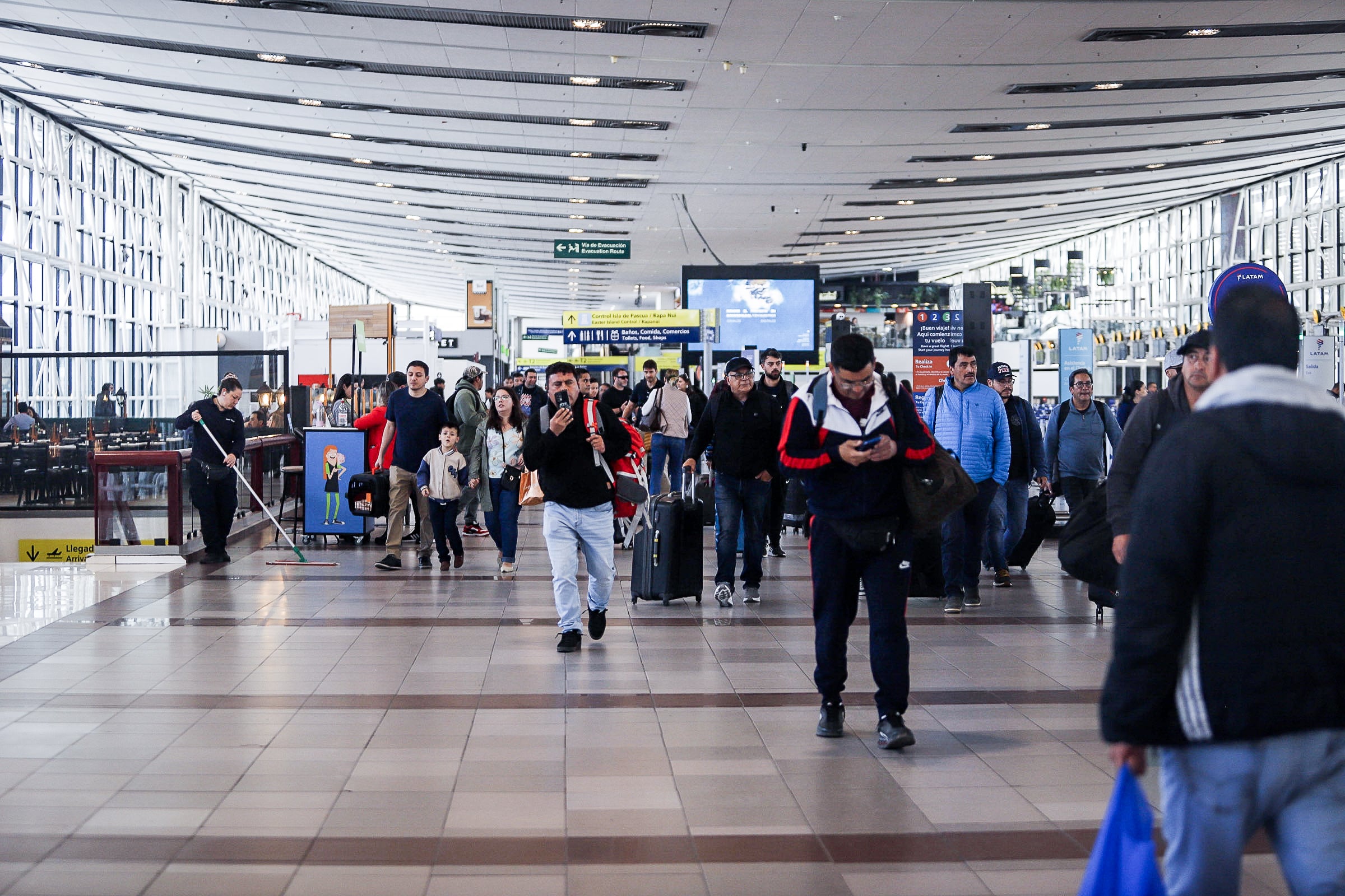 El panorama Latinoamericano para la industria aérea: Chile aún no recupera el número de rutas del 2019