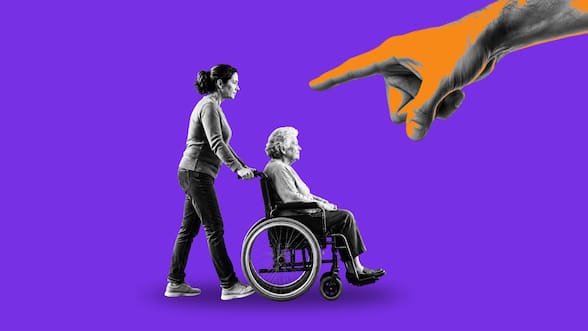 El cuidado de los padres: cuando todo recae en una sola hija