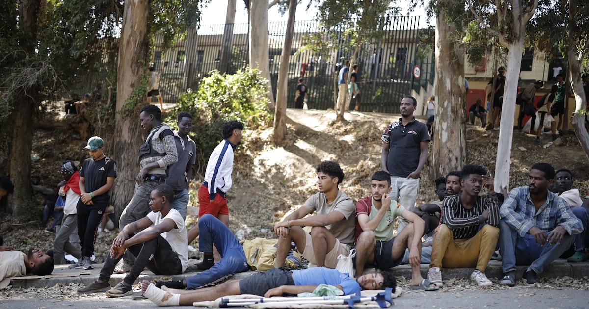 Marruecos frena intento masivo de cruce irregular hacia Ceuta: hay 61 detenidos y 111 migrantes interceptados