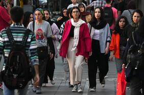 Parlamento de Irán aprueba proyecto que endurece castigos a mujeres que violen el código de vestimenta