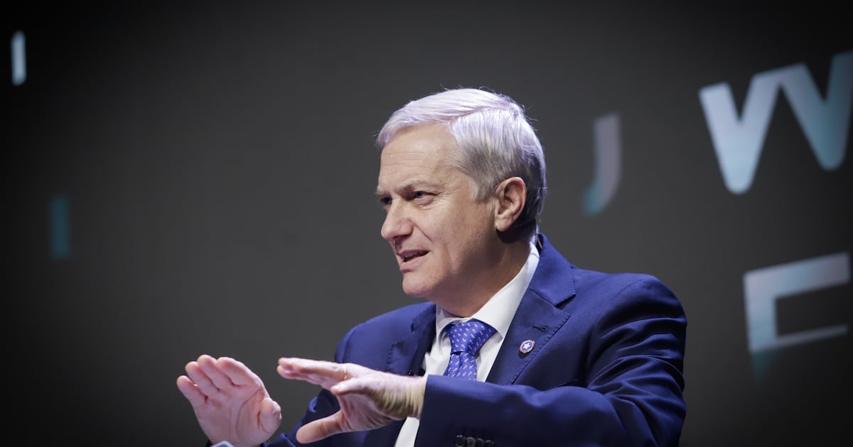 Kast y la batalla por el eslogan: ¿‘La Fuerza del Cambio’ o ‘Cambio Radical’?: Un duelo que revela más que palabras