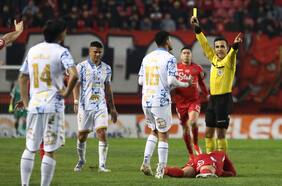 Otra vez Piero Maza: el insólito “proyectil” que suma el árbitro a su larga lista