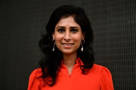 Gita Gopinath, la primera mujer economista jefa del FMI, dejará el organismo para volver a Harvard