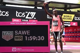 El keniano Sabastian Sawe pulveriza el récord mundial y hace historia al bajar de las dos horas en el Maratón de Londres
