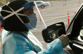 Fact Checking: ¿Pruebas de coronavirus tienen solo 7% de efectividad? ¿Un grupo de enfermeras murió después de vacunarse?