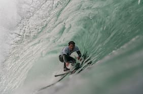Vuelve el circuito mundial de surf a Chile con doble corona en Arica e Iquique
