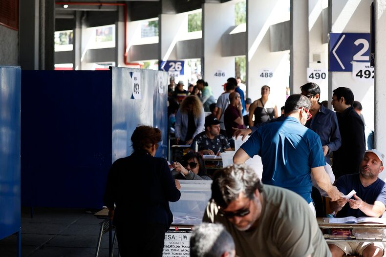 Reference images of the 2023 Constitutional Plebiscite at the National Stadium