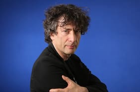 El escritor Neil Gaiman fue acusado nuevamente de abuso sexual
