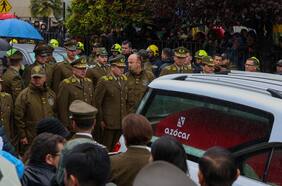 Yáñez evita referirse a la postergación de su formalización en funeral de carabinero asesinado: “Ya habrá tiempo de hablar de otros temas”